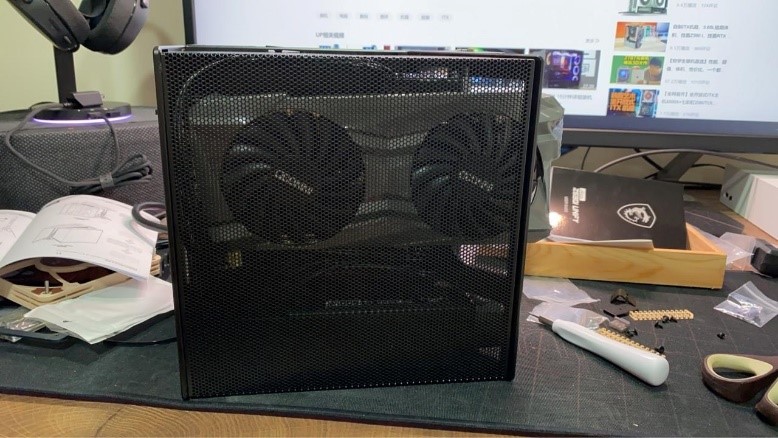 XTIA XPROTO MINI, the graphics card is slightly too long