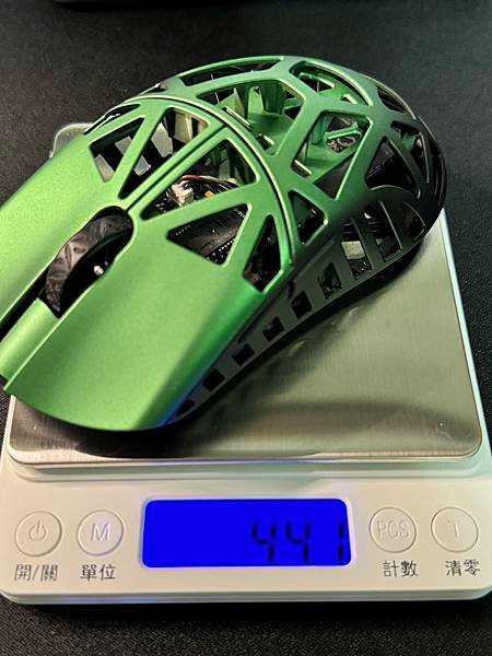 Beast X Max weighs 44 grams