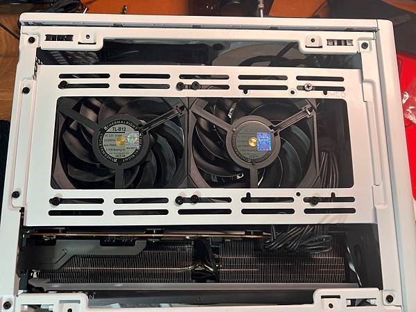 Rear and top fan setup of NR200